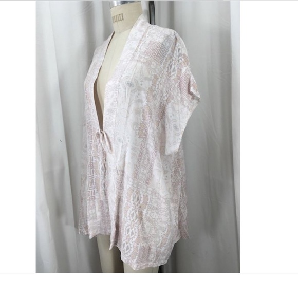 🌸90%off 🌸🌸Victoria secret cream  kimono robe - Picture 2 of 4